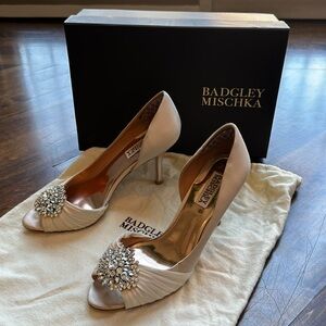 Badgley Mischka “Pearson” Bridal Pump Size 7.5